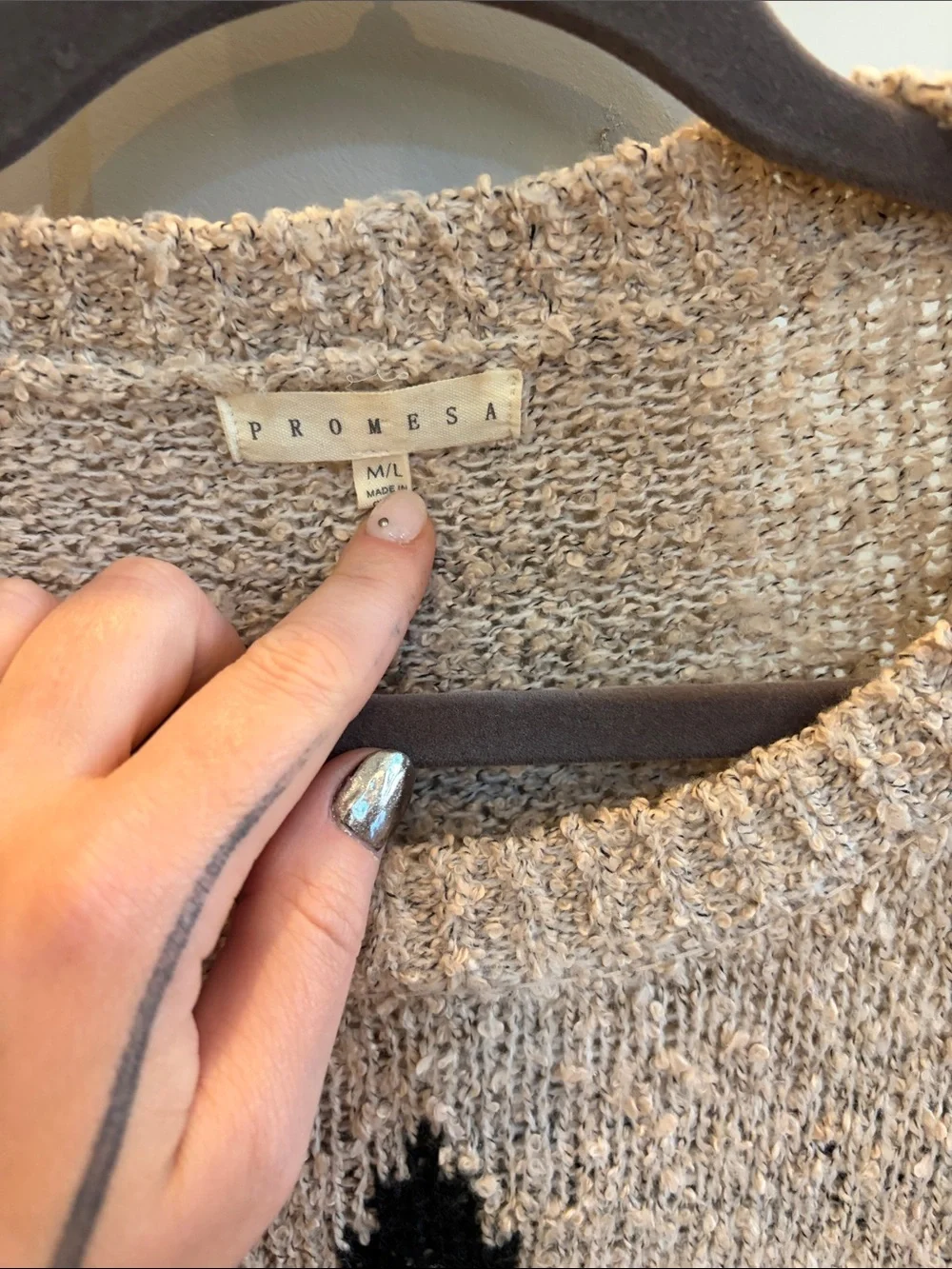 Promesa Beige Crewneck Sweater with Black Star Motif